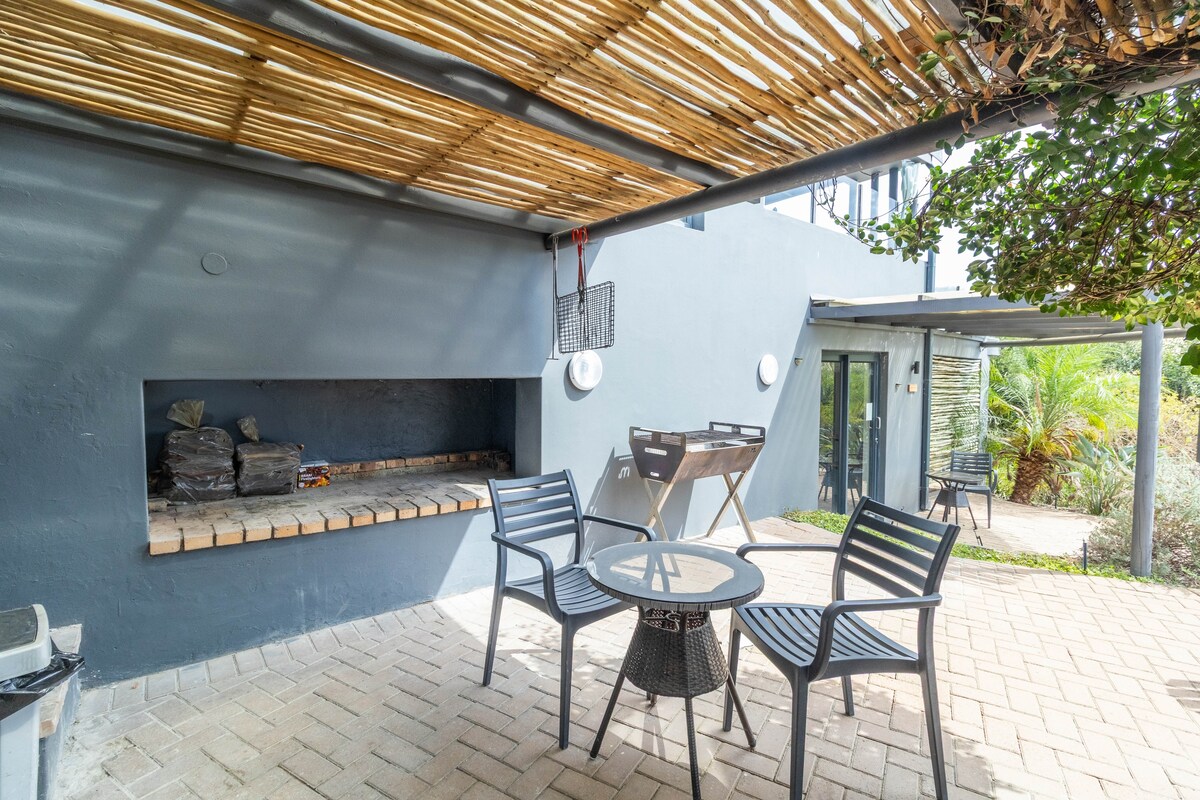 Riebeek Vista braai patio with outdoor seating