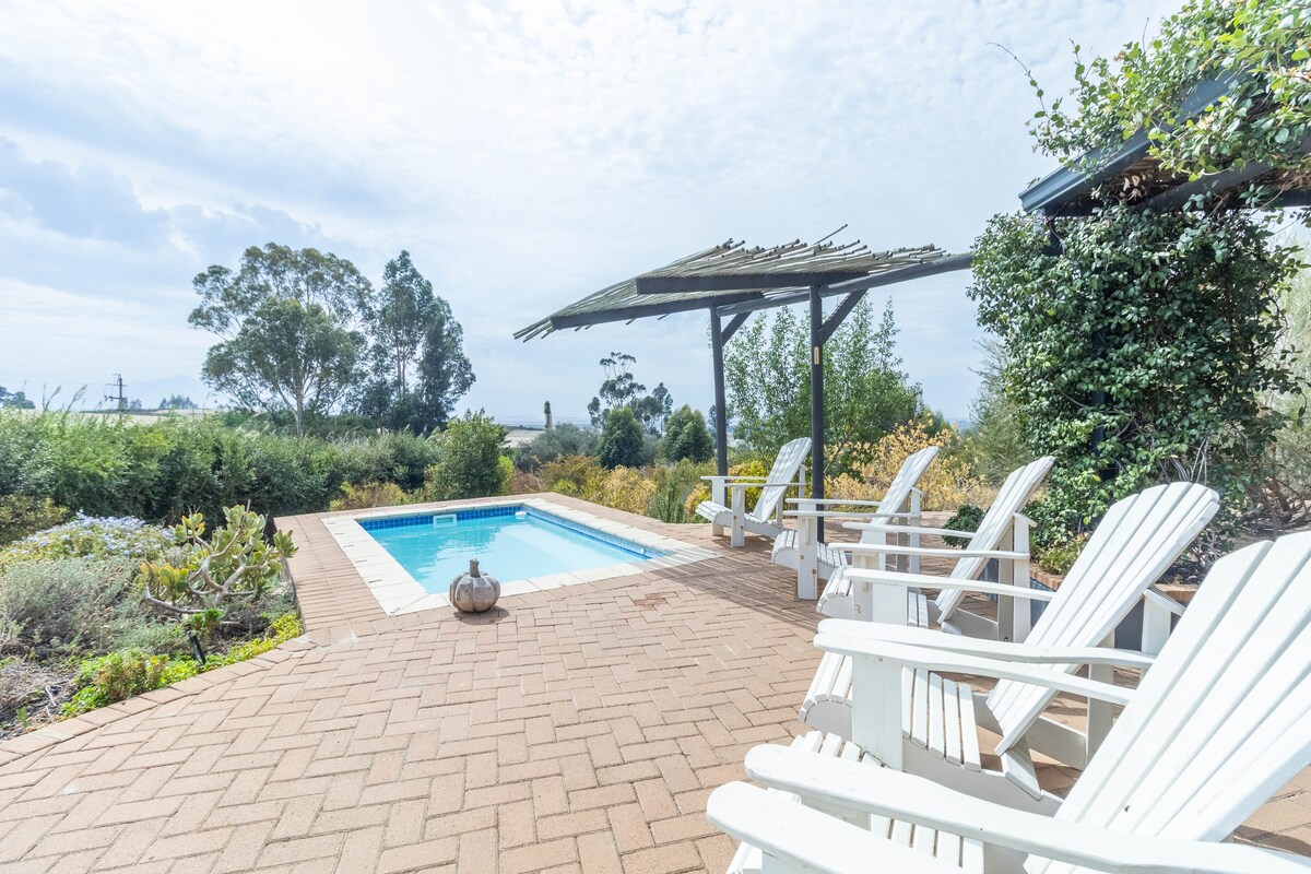 Riebeek Vista swimming pool terrace and garden
