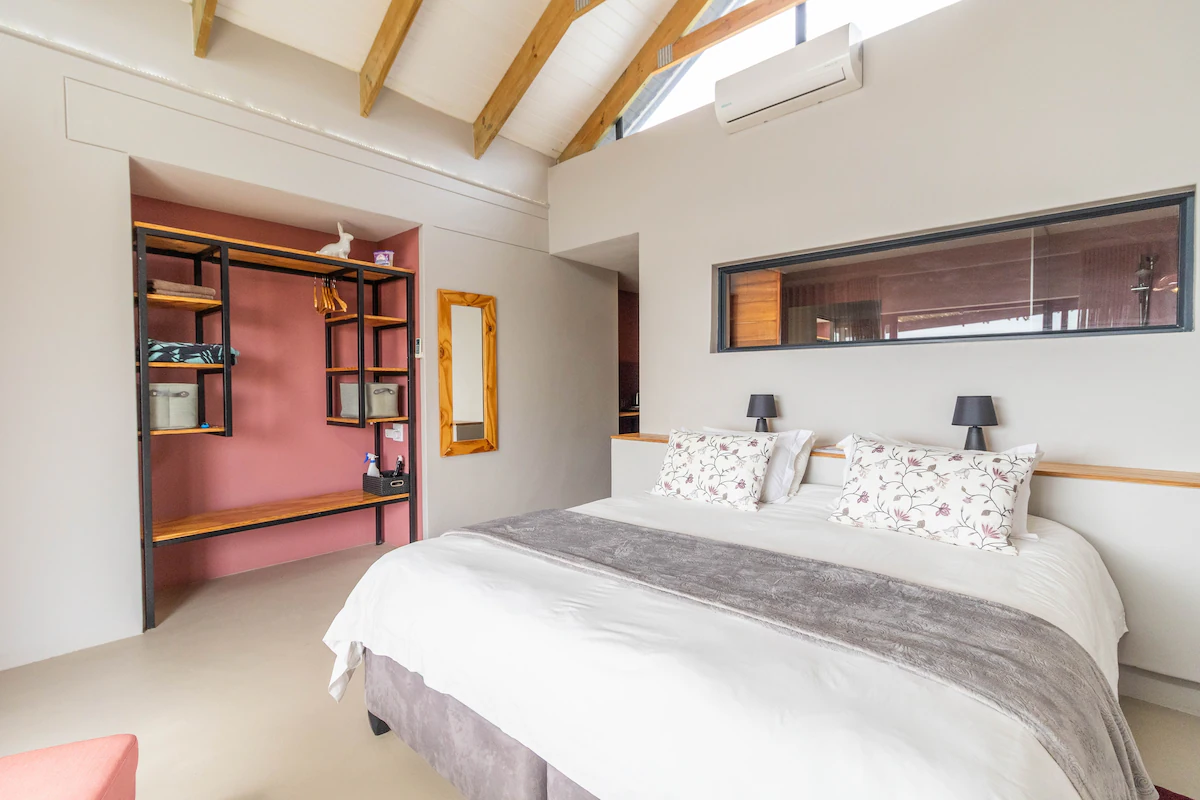 Riebeek Vista guest bedroom with built-in open storage